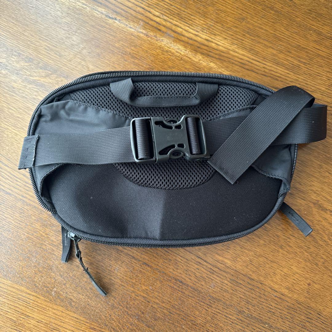 VICTORINOX クロス＆シールド エンブレム ボディ バッグ