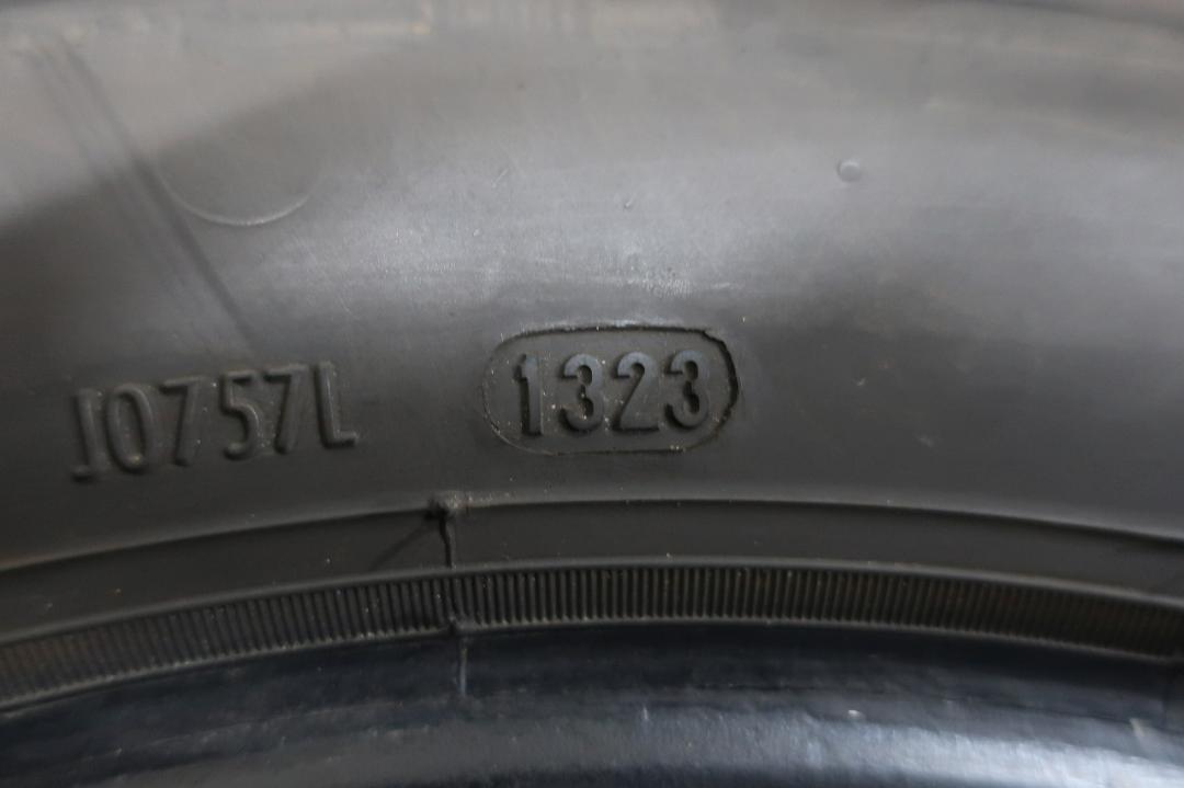 ぬこマニア様送料込　ピレリ　P8　FS　215/55R17　バリ溝