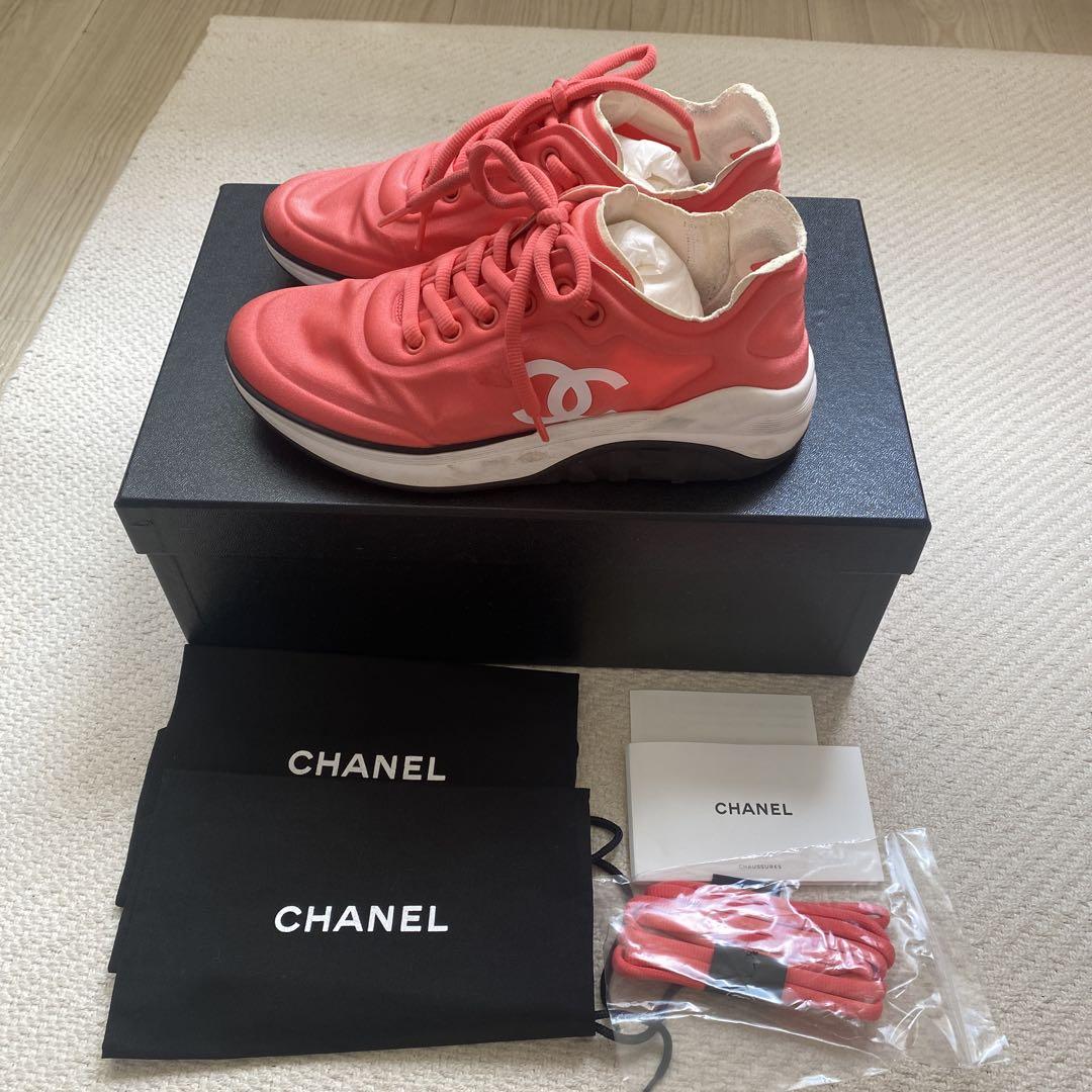 ピンクが可愛い♡ CHANEL スニーカー 渋谷並木橋店】CHANEL シャネル スニーカー バックロゴ