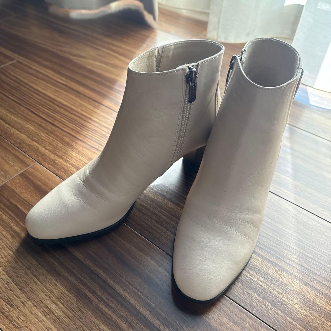 【未使用に違い】定価39,600円　FRESCA レザーショートブーツ日本製