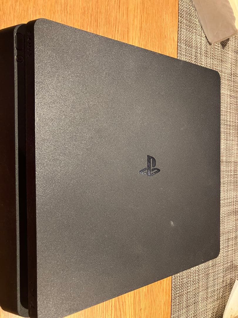 PlayStation 4 本体 ホワイトコントローラー付き PlayStation 4 本体 ホワイトコントローラー付き