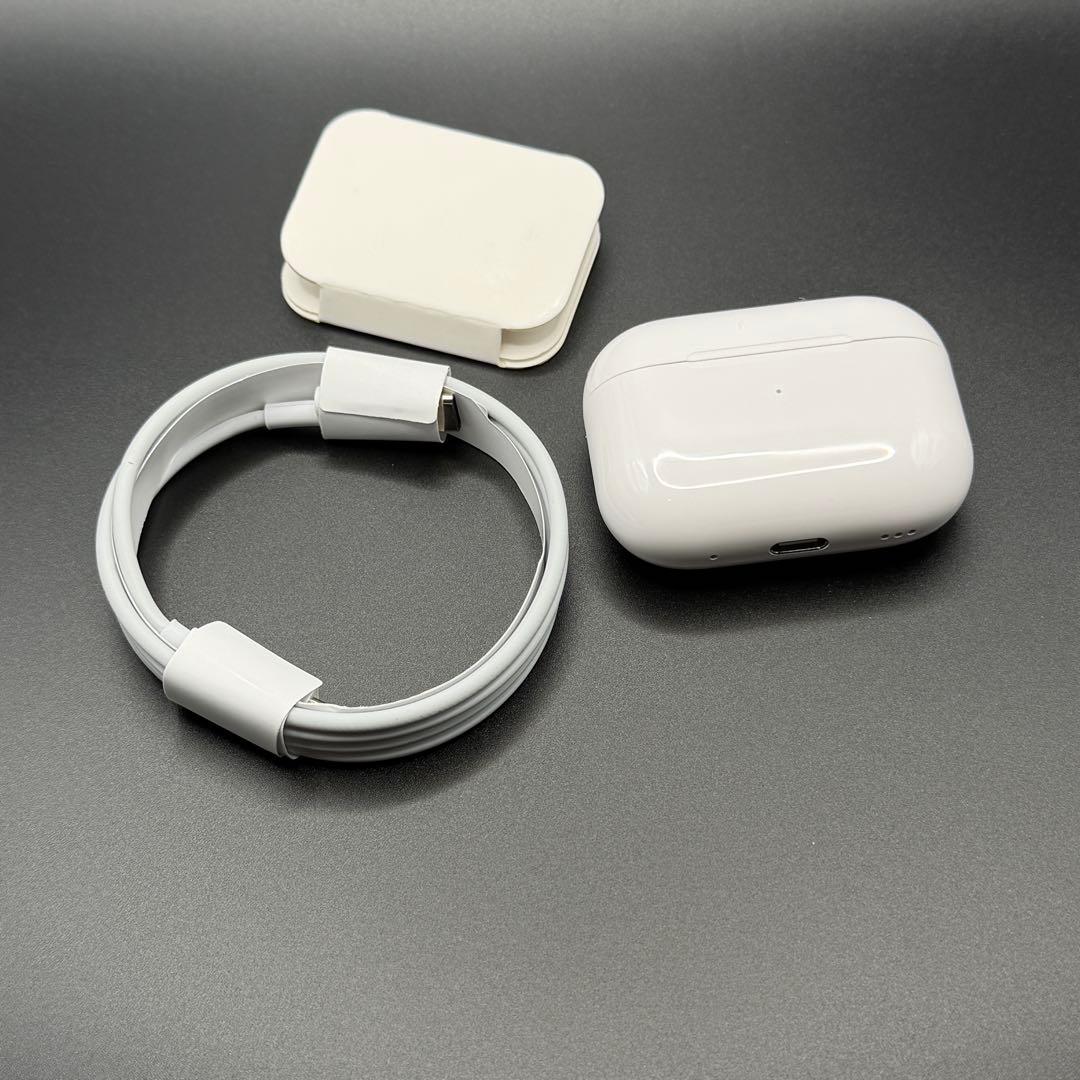 AirPods Pro 2世代 本体と充電ケーブル目立った傷や汚れなし