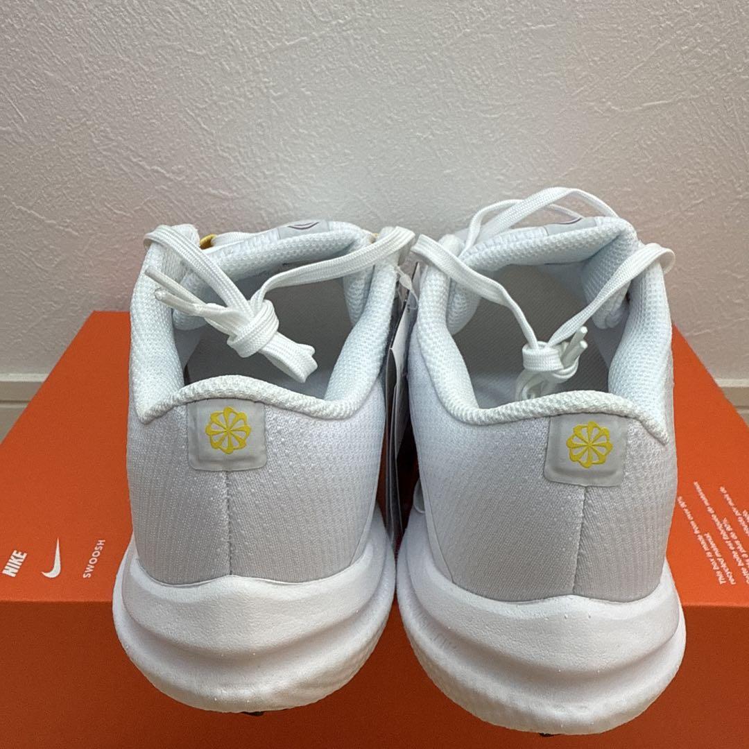 NIKE エアウィンフロー10 レディース　ランニングシューズ　白　24cm新品 ランニング,ランニングシューズ(クッション・厚底),レディース