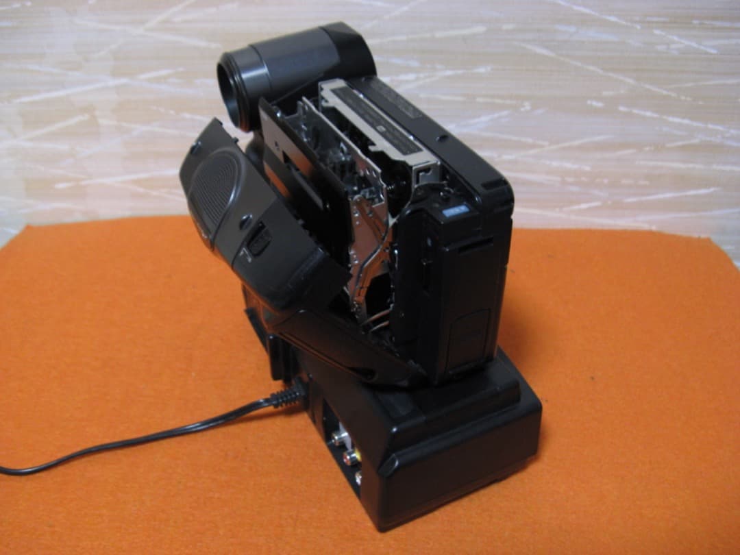 動作OK❗️☆シャープの液晶Hi8/8ミリビデオカメラ・VL-HL50 動作OK❗️☆シャープの液晶Hi8/8ミリビデオカメラ・VL-HL50