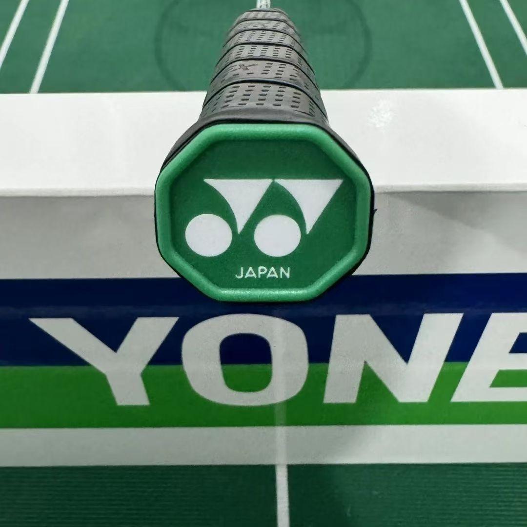 YONEX　アストロクス99プロ　4UG5
