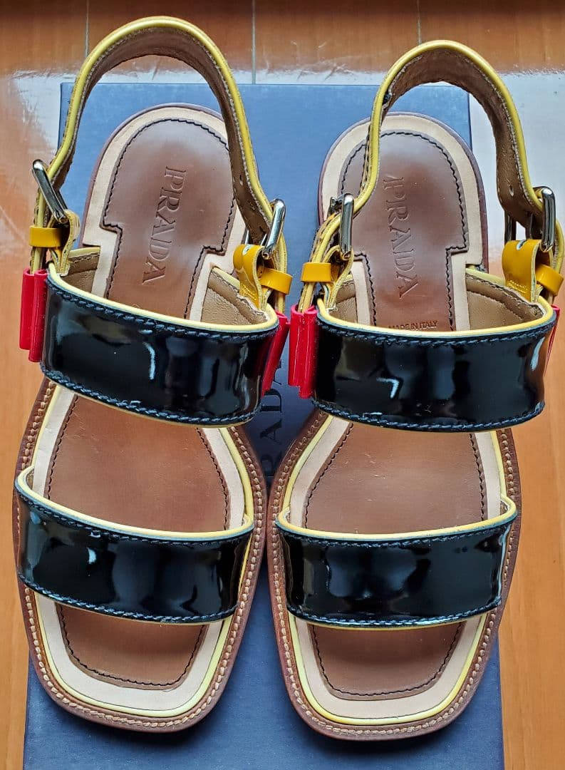 【未使用】PRADA エナメルサンダル