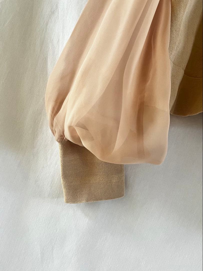 【美品】HYKEハイク シアースリーブ ニットトップ2024ss 【美品】HYKEハイク シアースリーブ ニットトップ2024ss