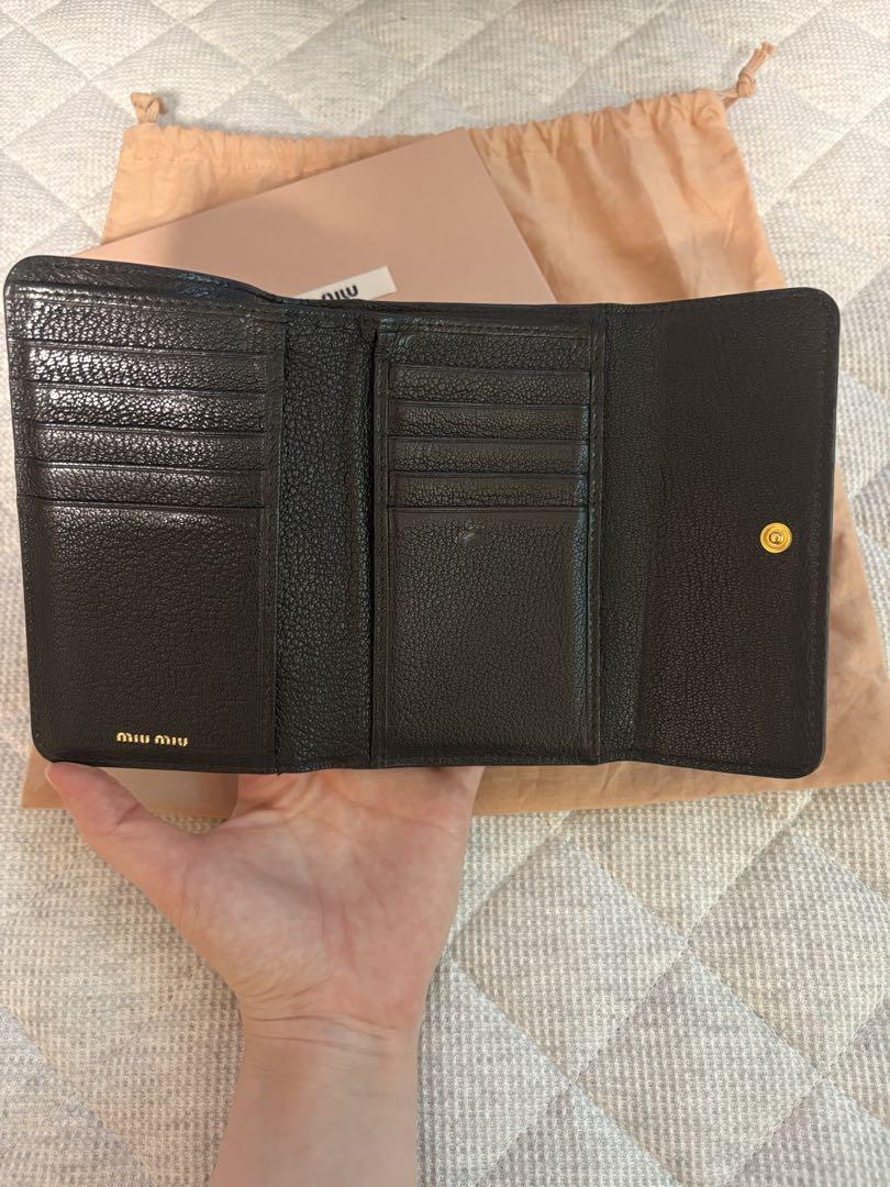 ミュウミュウ　財布　折財布　花柄　ブラック　マドラス　miumiu