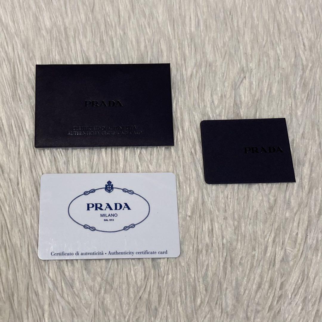月末限定セール　美品　PRADA プラダ　長財布　バイカラー　青　カード　白