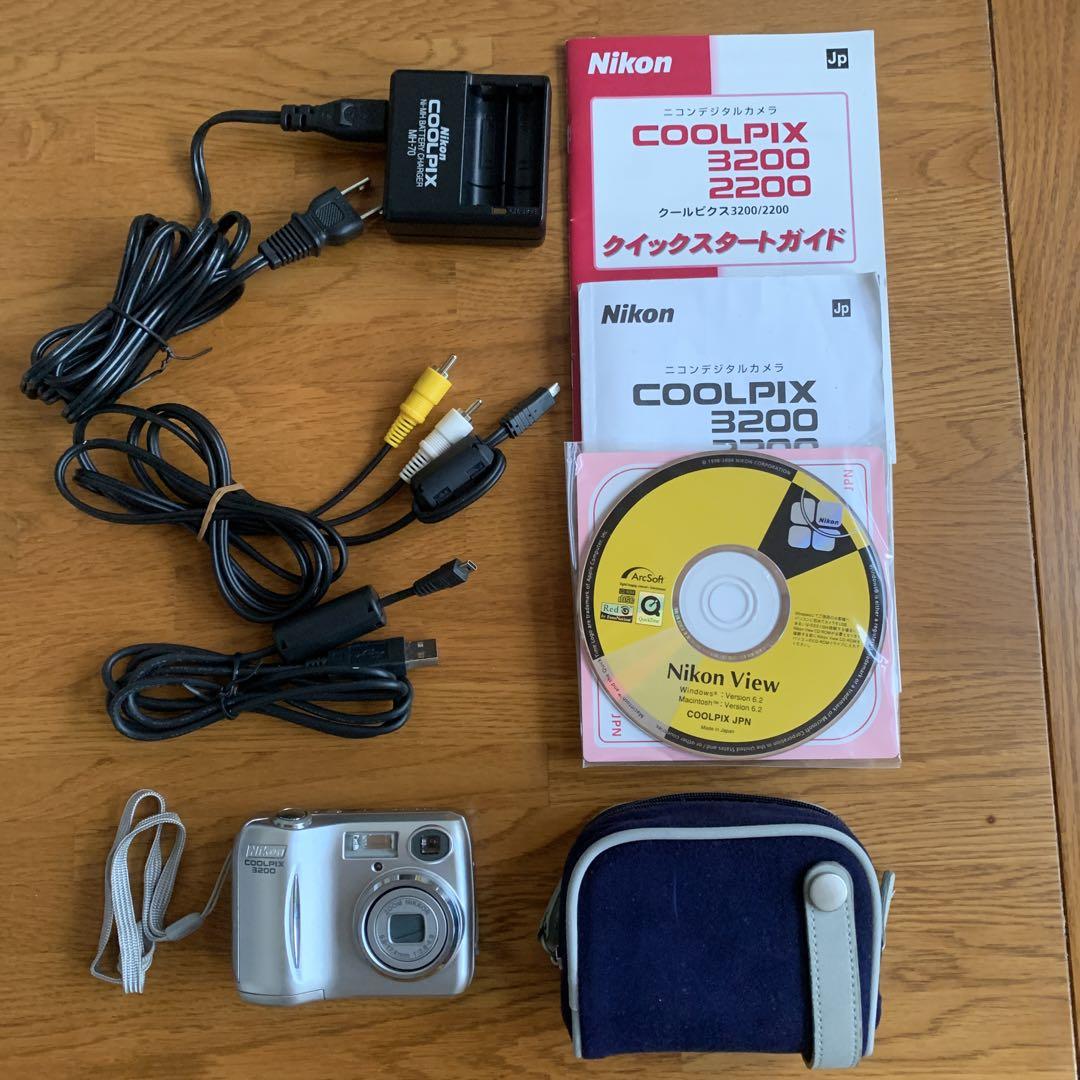 NIKON ニコン　COOLPIX 3200 デジカメ　シルバー