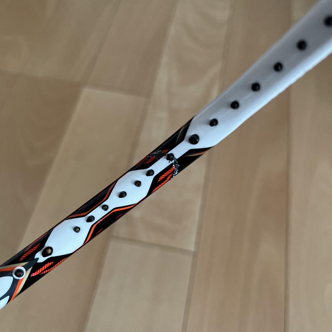バドミントンラケット　ボルトリック80e tune 限定色