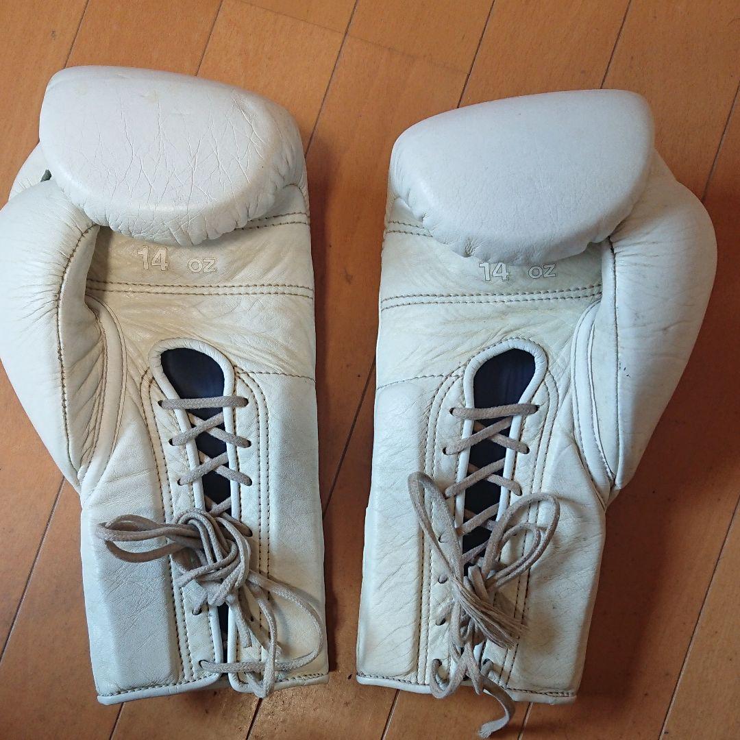 ボクシンググローブ