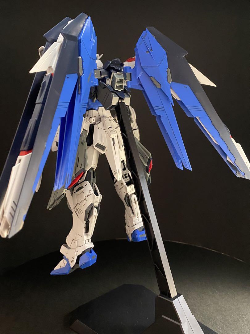 MG 1/100 フリーダムガンダム Ver.2.0 完成品