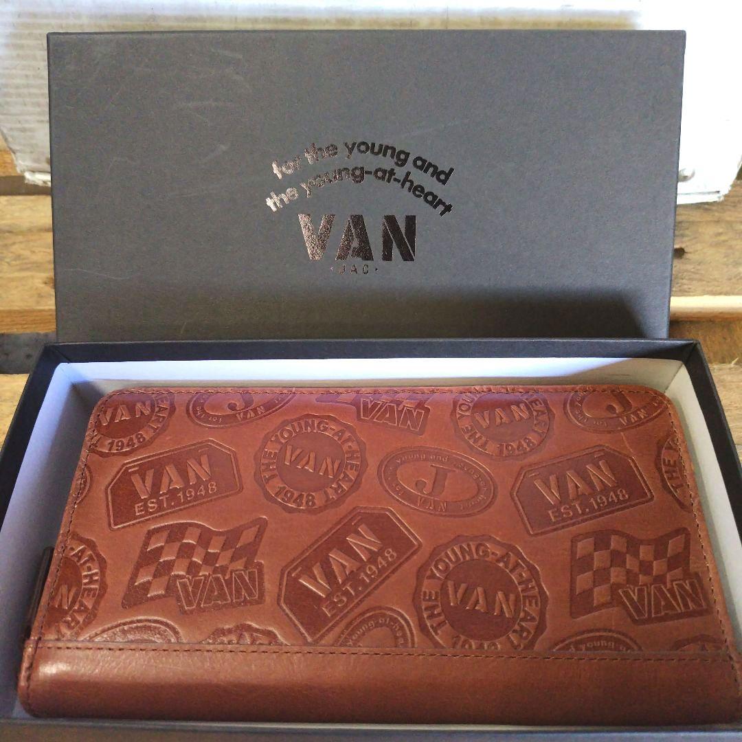 VAN エンボス加工 レザー長財布 - メルカリ