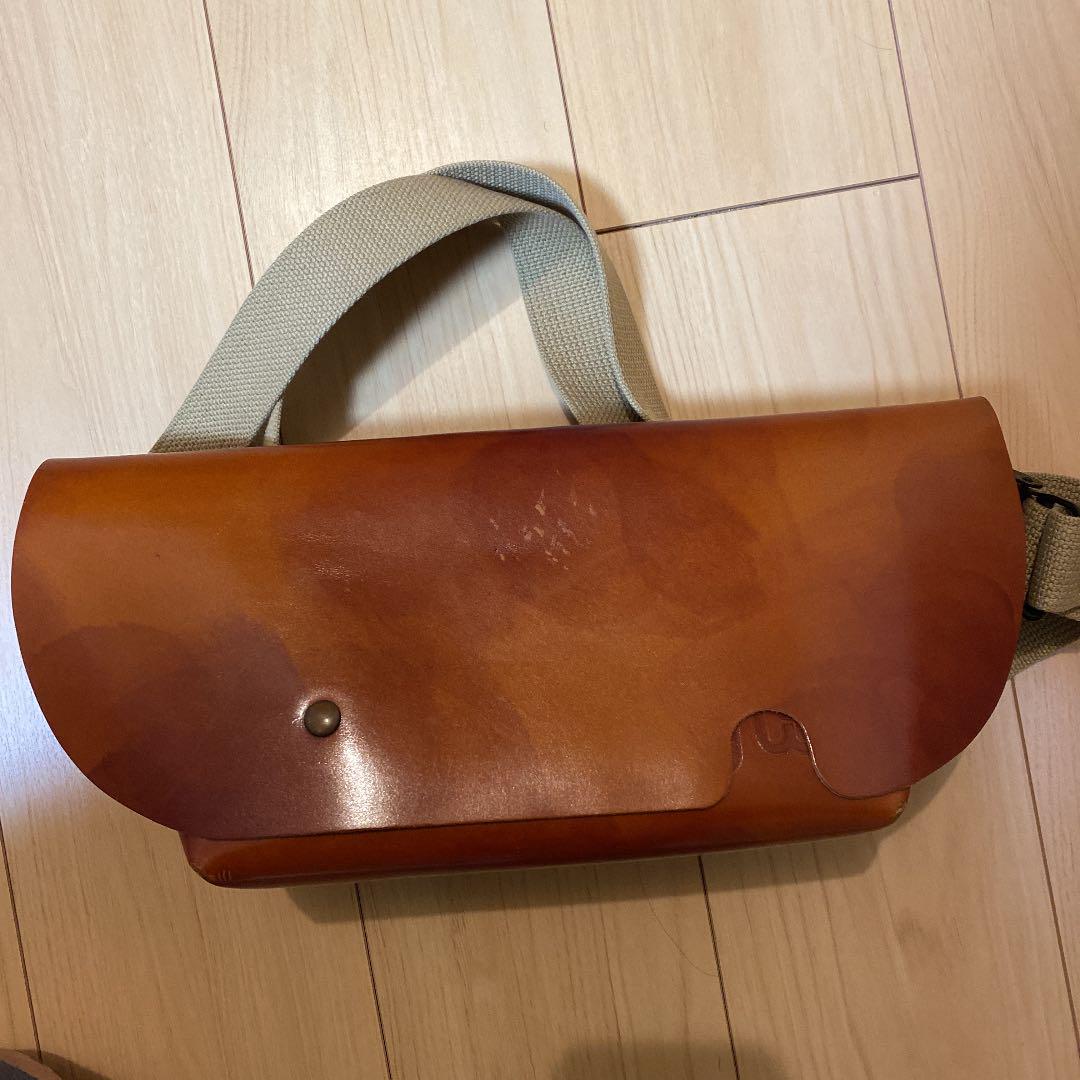 【通販 人気】 レザー ユニアンドコー Uni&co. メッセンジャーバッグ XS キャメル - メッセンジャーバッグ