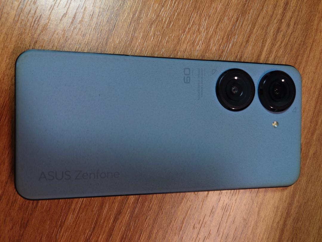 k*.様 ASUS Zenfone9 128GB　純正ケース付き Zenfone 9 純正アクセサリーレビュー 個性的で機能的 純正