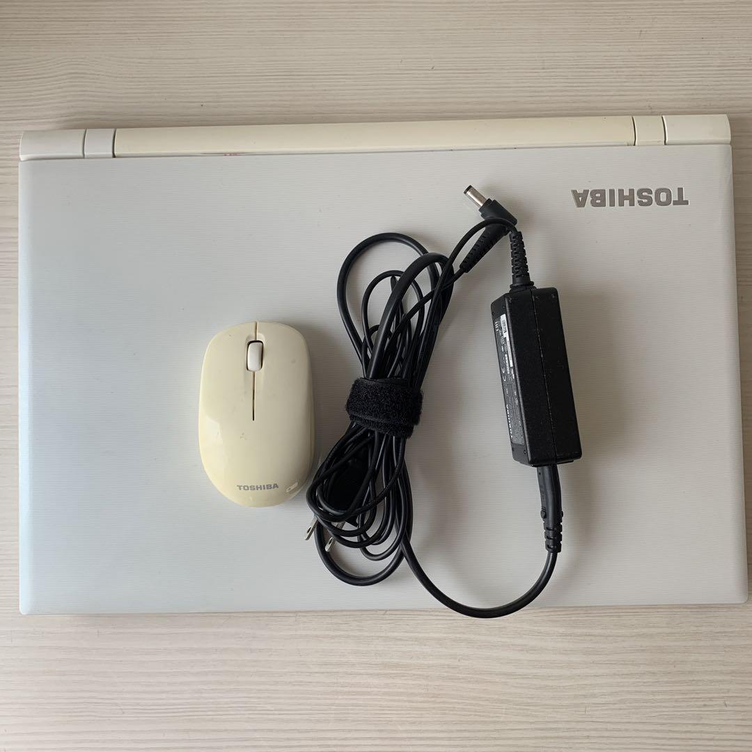 東芝DynaBookノートパソコンPT55UWP