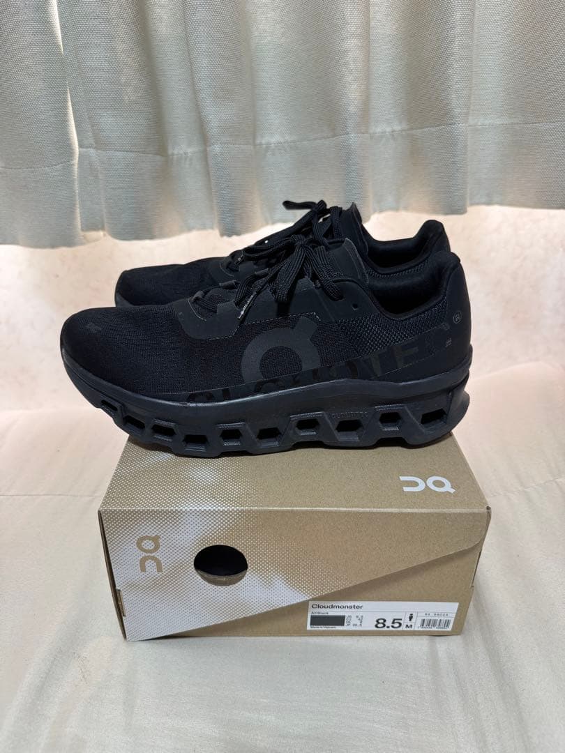 【極美品】オン クラウドモンスター オールブラック