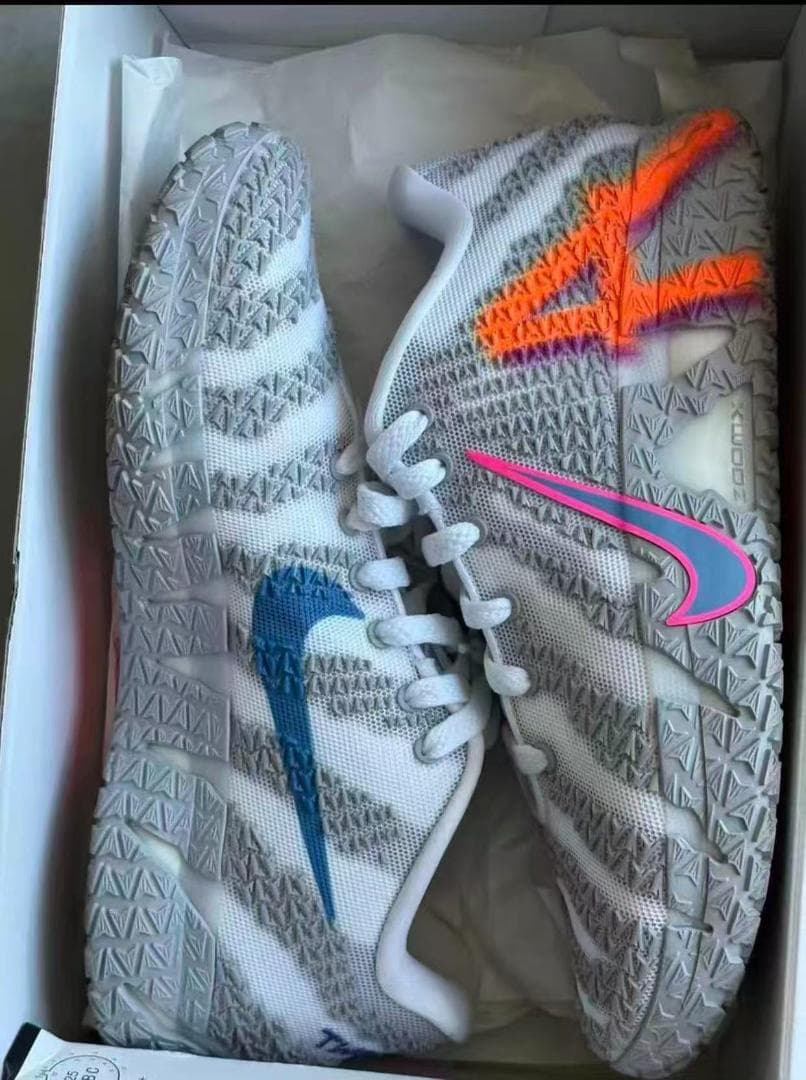 彼女がくれたプレゼントは、サイズを間違えて買ってしまった。27.5cm