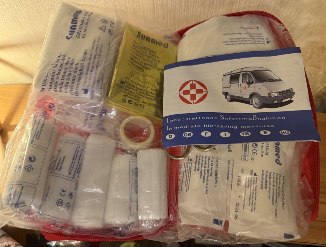 First aid kit ファーストエイドキット 救急セット