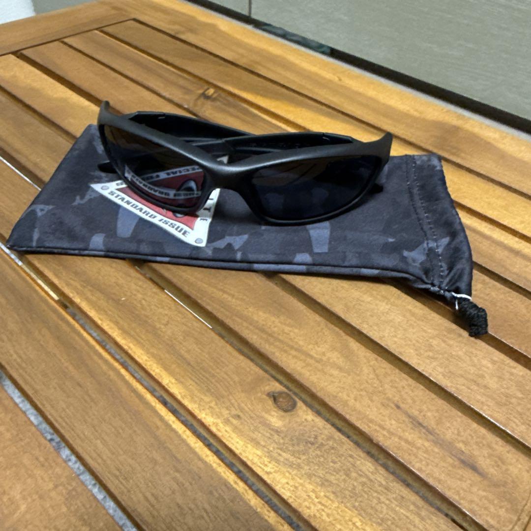 小物 Oakley straight jacket