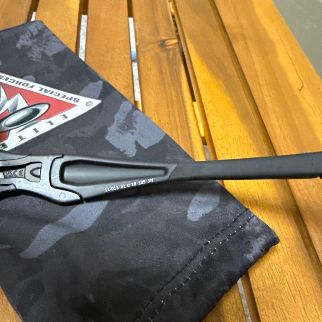 Oakley straight jacket