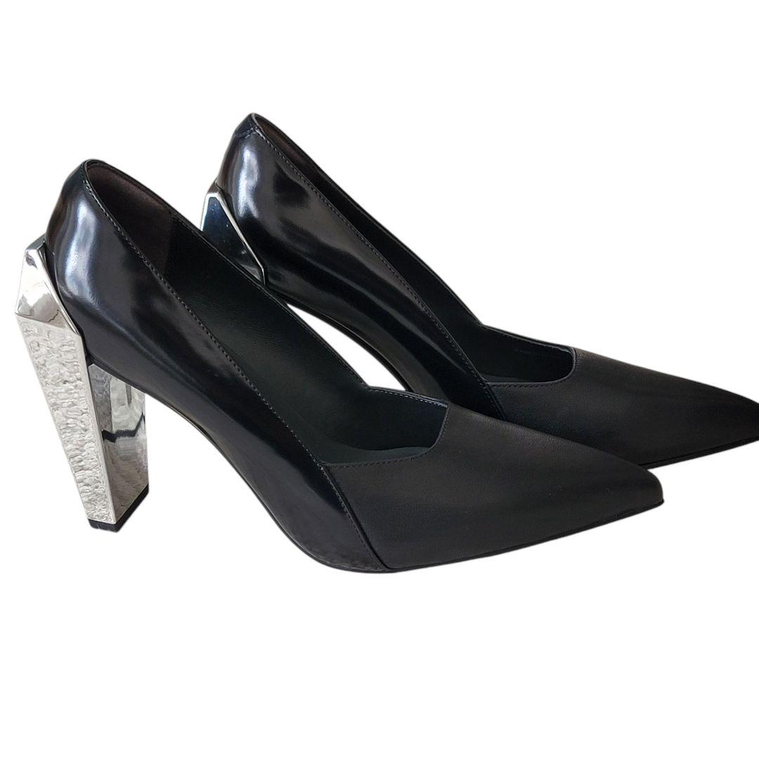 【ユナイテッドヌード】ポインテッドトウ レザーパンプス（黒） ほぼ未使用】UNITED NUDE ポインテッドトゥ ヒールパンプス 23,5 靴