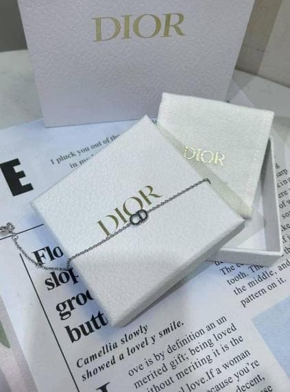 Dior シルバー ダブルロゴ ネックレス Dior シルバー ダブルロゴ ネックレス