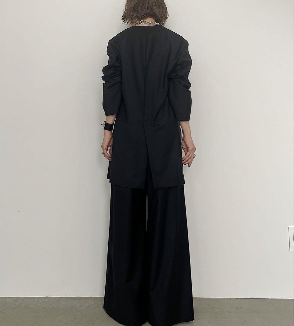 【新品未使用】CHIEKO+ 黒 Vネックロング丈トップス