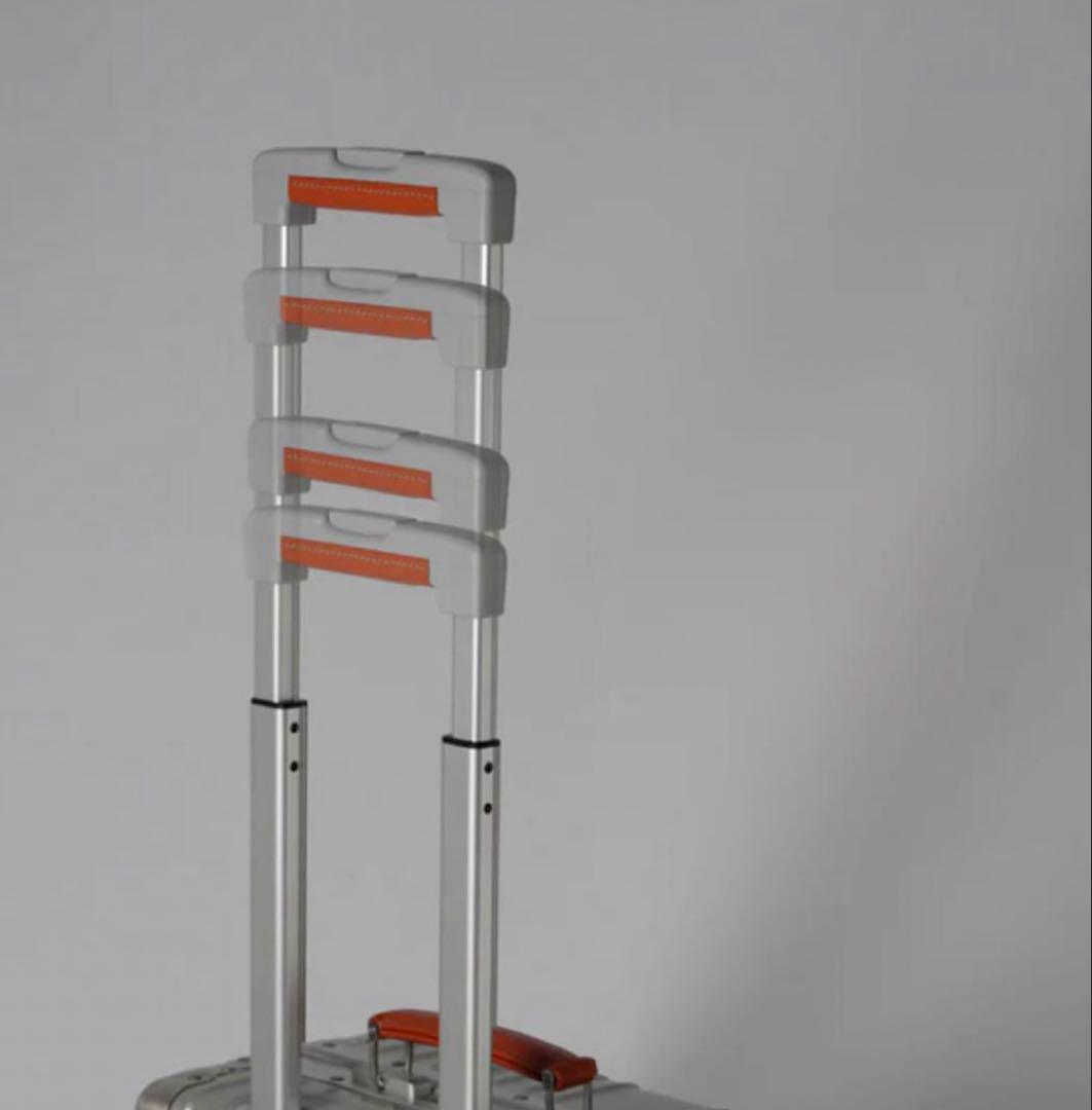 イノベーター　新品　アルミスーツケース　新モデル　機内持ち込み　36リットル