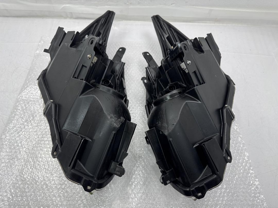 美品 /トヨタ プリウス　ZVW30　前期　ヘッドライト　左右　セット