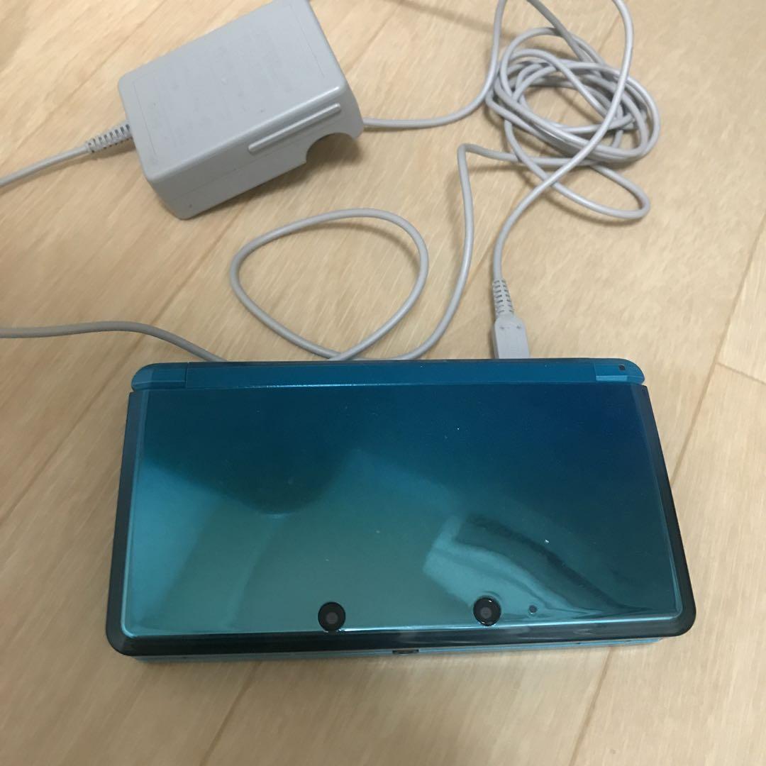 3DS本体と充電器