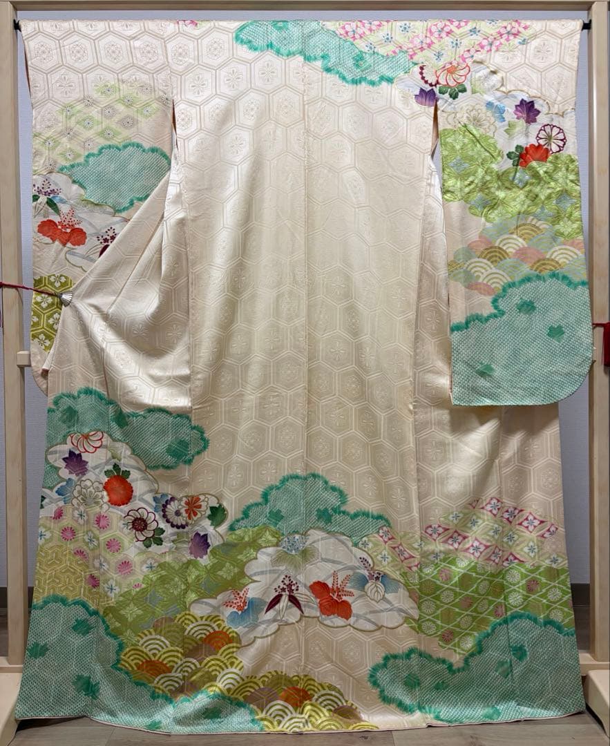 A5 レトロ 亀甲花文 七宝 青海波 花々 金彩 正絹 袷 振袖 着物 成人式やや傷や汚れあり