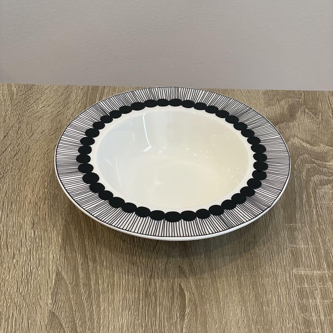 marimekko(マリメッコ)黒い円模様の深皿