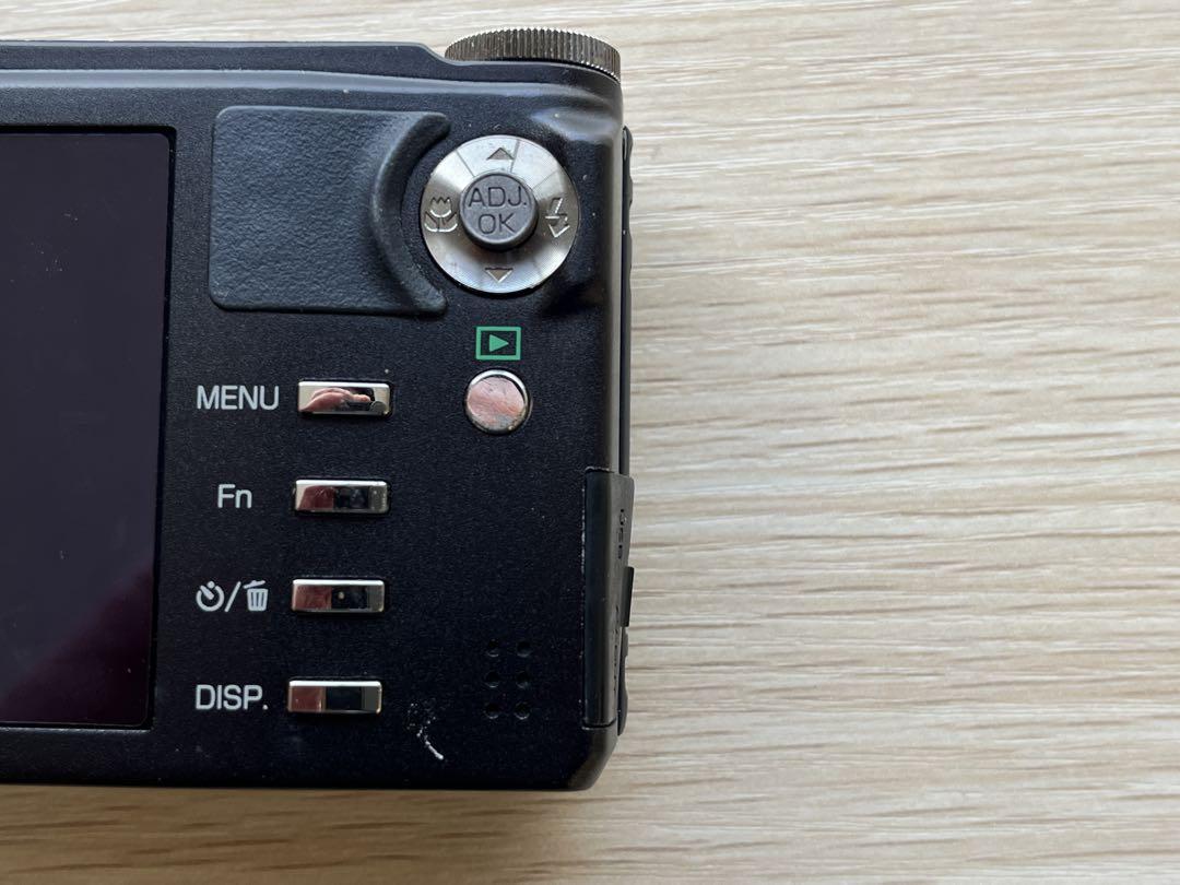 リコー RICOH CX2 オールドデジカメ コンデジ RICOH CX2 を持って｜OZZY