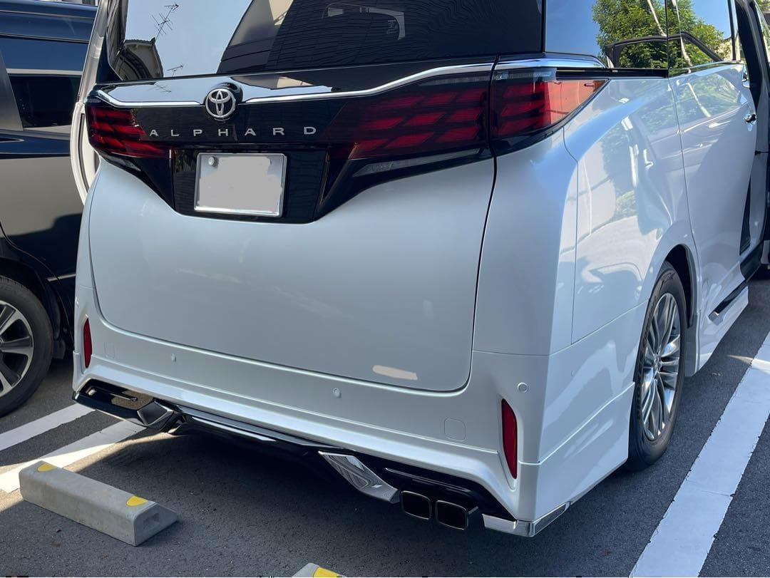 アルファード40 　マフラーカッター　モデリスタによく合う　ブラック　ヴェル