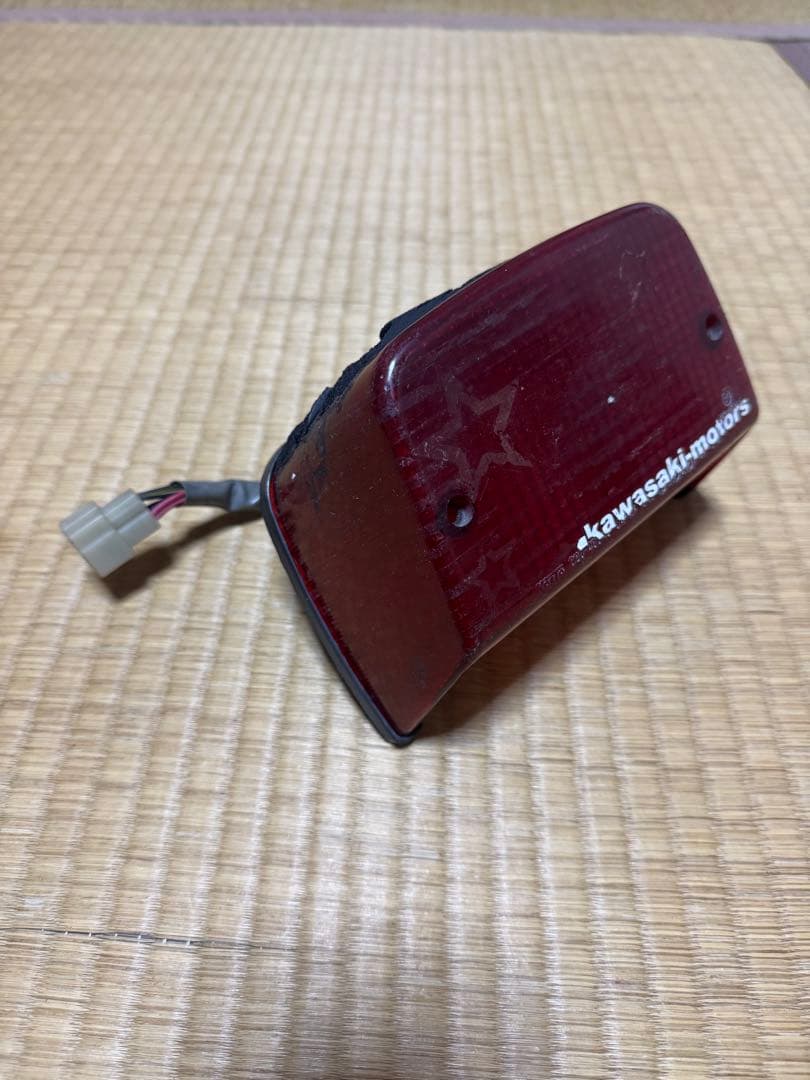 ゼファー400 テールランプ傷や汚れあり