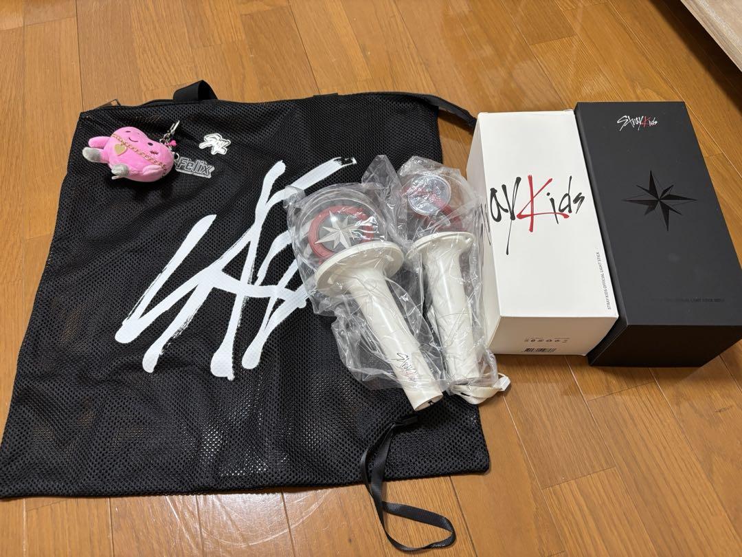 Stray Kids World Tour グッズ&ペンライト Stray Kids OFFICIAL LIGHT STICK VER.2 – JYP JAPAN ONLINE STORE