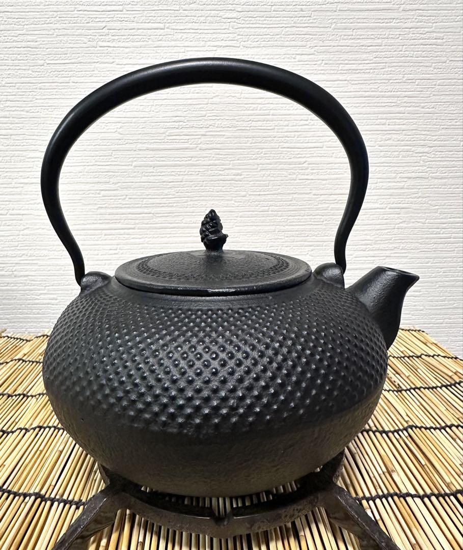 未使用品　南部運南堂鍋元造　１３型アラレ　南部鉄瓶　南部鉄器　調理器具　鉄瓶