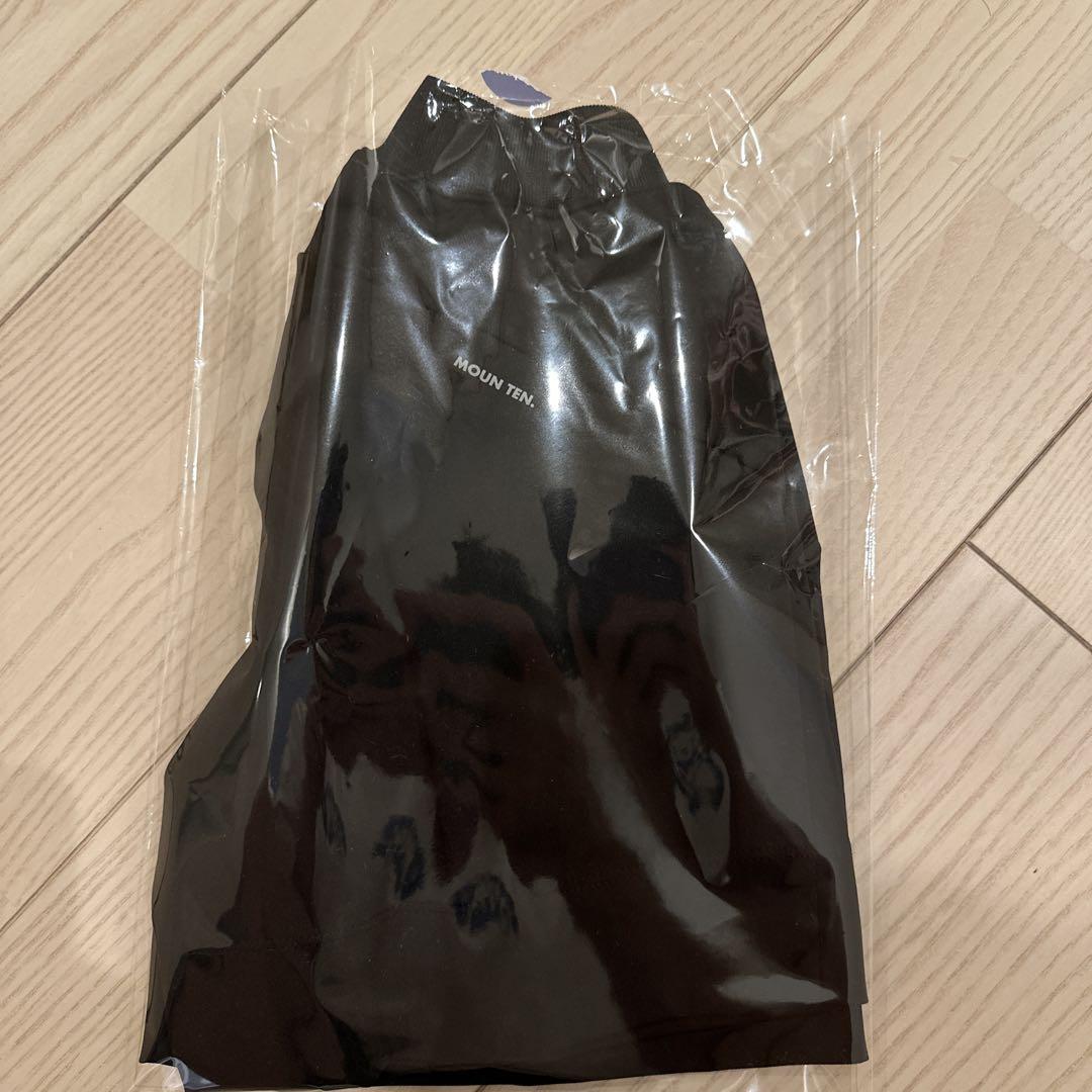MOUNTEN. ハイパーストレッチトラックショーツ 黒