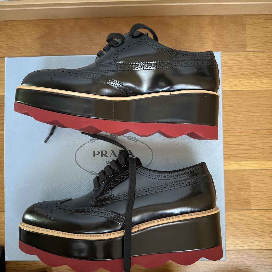 【高級✨】PRADA プラダ ダークブラウン ウィングチップ 革靴 厚底 PRADA/プラダ】ウィングチップシューズをオンライン出品中