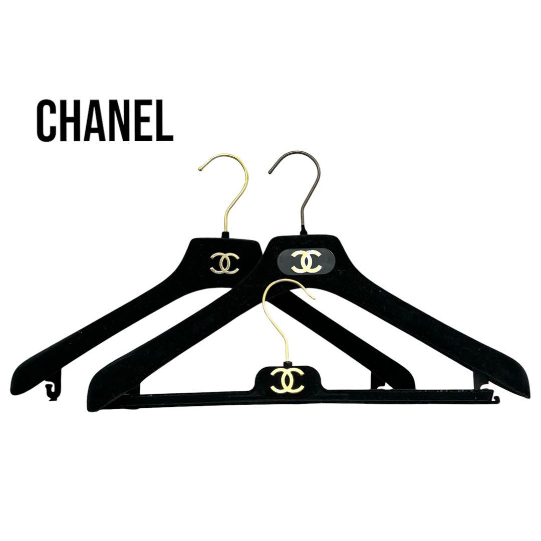 CHANEL ベルベットハンガー 3本セット⑤ CHANEL - CHANEL ハンガー 3本セットの通販 by .｜シャネルなら