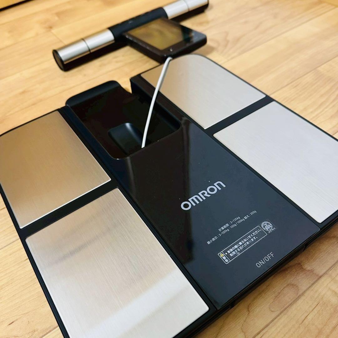 良品✨OMRON KaradaScan KRD-703T 体脂肪計 - メルカリ