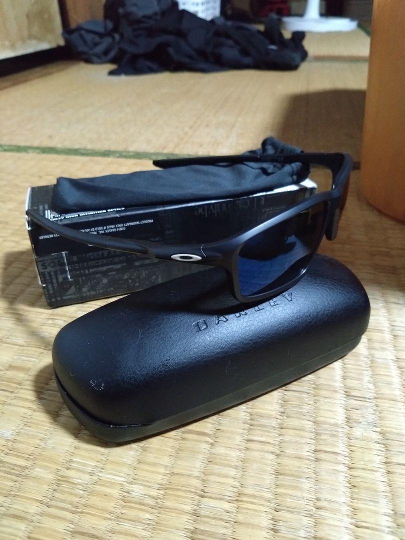 Oakley サングラス 黒 青レンズ