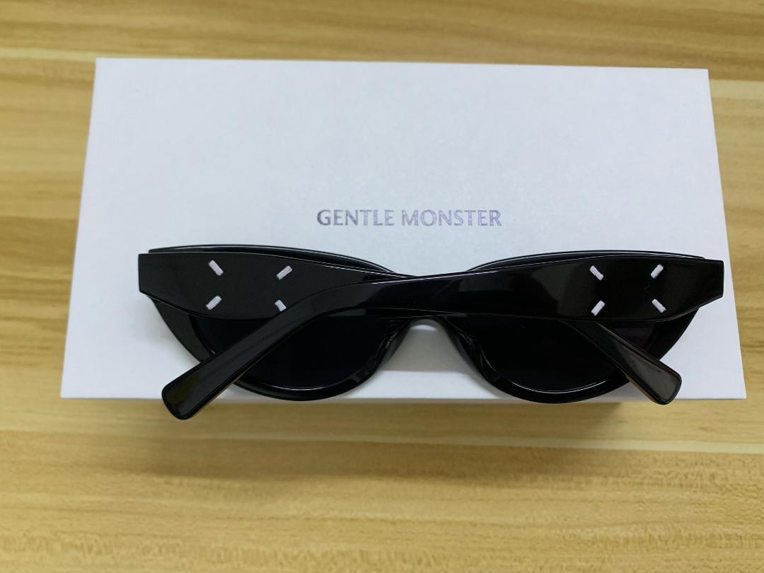 GENTLE MONSTER キャットアイサングラス