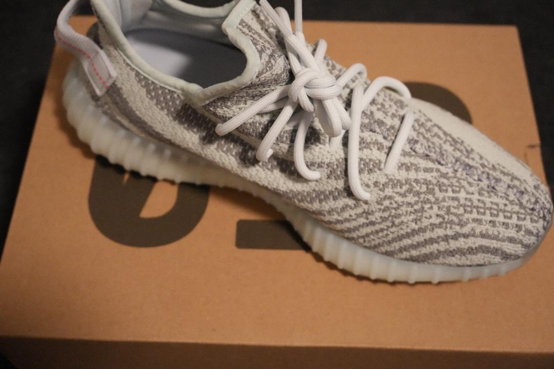 【新品】YEEZY BOOST 350 V2 BLUETINT