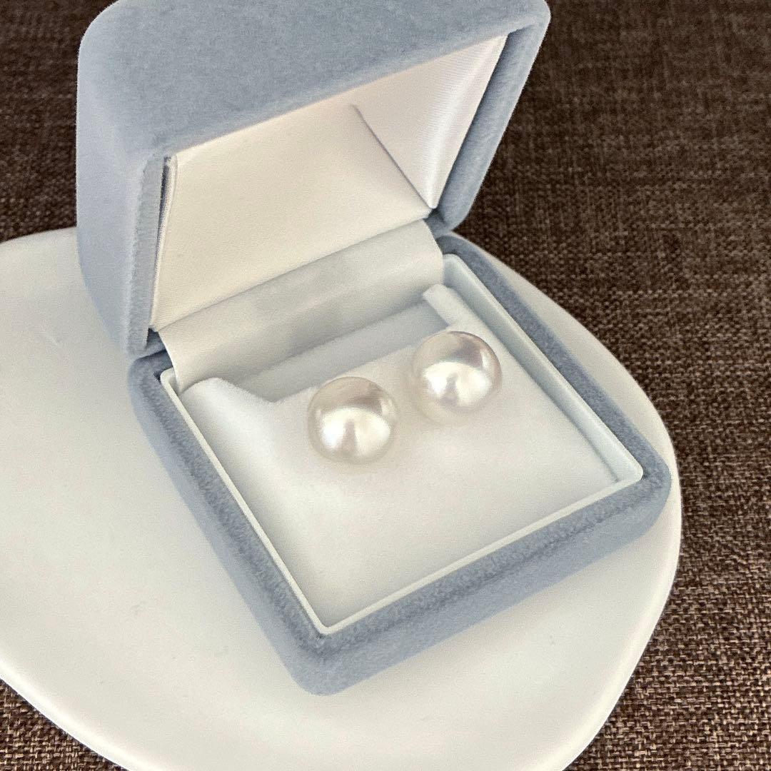 南洋白蝶真珠ピアス新品未使用ケース付き 南洋白蝶真珠ピアス新品未使用ケース付き