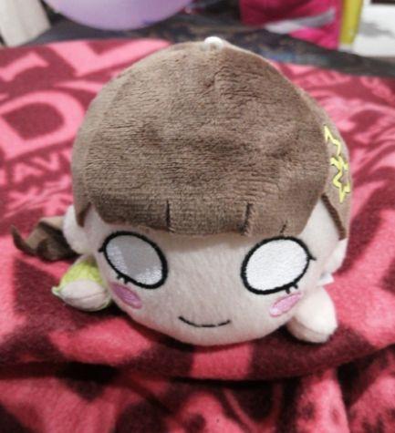 茶色の髪型のキャラクターぬいぐるみ