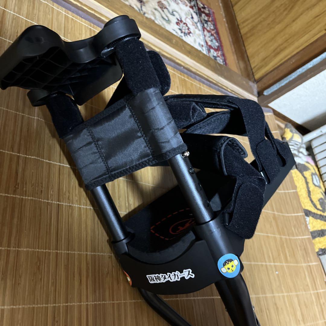 ハンズフリー松葉杖　歩行補助具