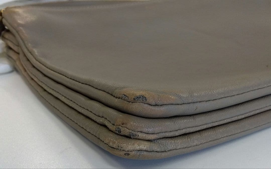 AMZ08 セリーヌ トリオ ショルダーバッグ クロスボディ ゴールド金具 AMZ08 セリーヌ トリオ ショルダーバッグ クロスボディ ゴールド金具